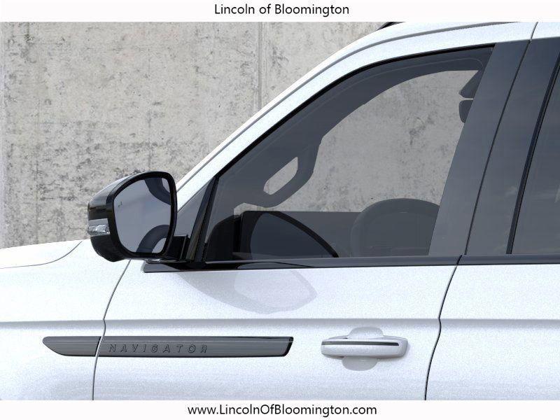 new 2025 Lincoln Navigator car, priced at $102,522