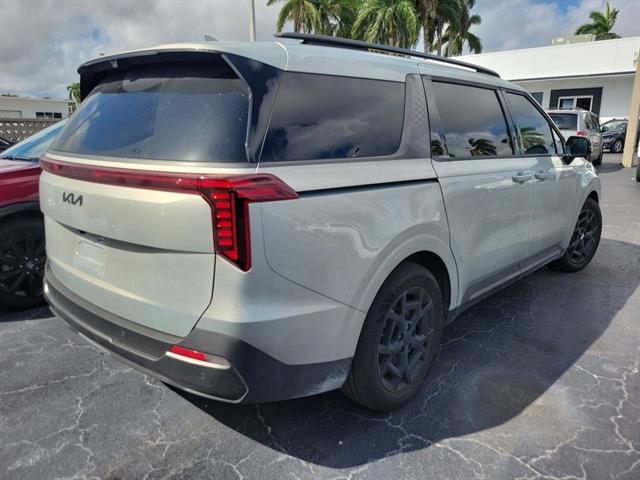 used 2025 Kia Carnival car