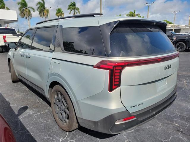 used 2025 Kia Carnival car