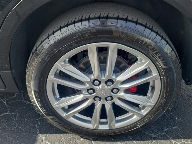 used 2024 Cadillac XT5 car, priced at $37,321