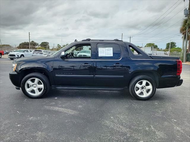 used 2007 Chevrolet Avalanche car, priced at $7,900