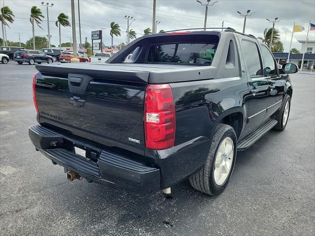 used 2007 Chevrolet Avalanche car, priced at $7,900