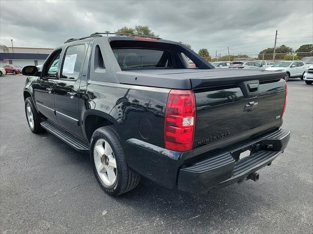 used 2007 Chevrolet Avalanche car, priced at $7,900