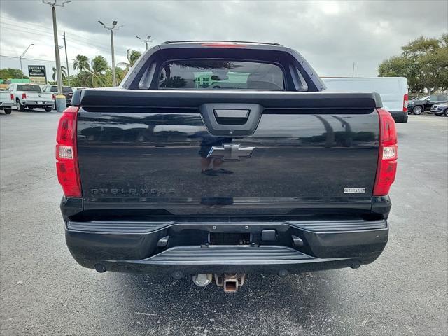 used 2007 Chevrolet Avalanche car, priced at $7,900