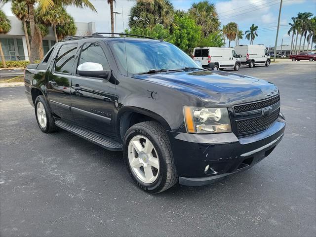 used 2007 Chevrolet Avalanche car, priced at $7,900