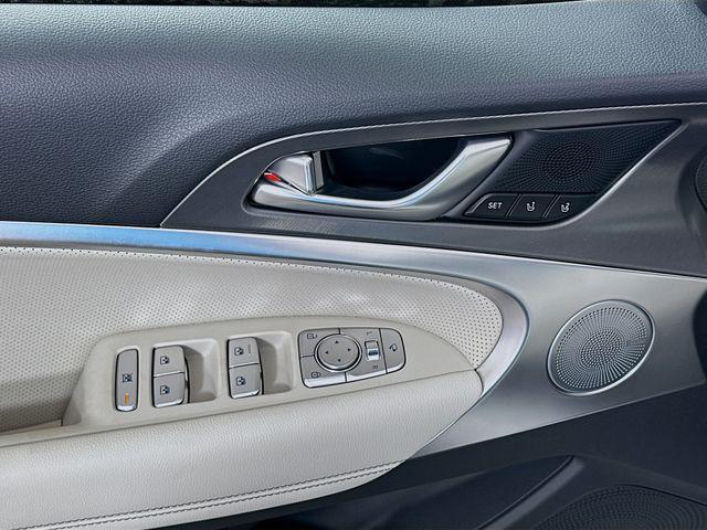 new 2025 Genesis G70 car, priced at $51,280