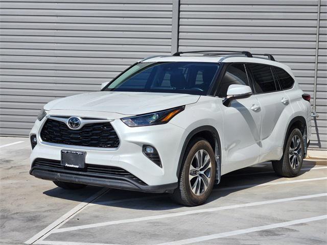 used 2022 Toyota Highlander car, priced at $31,861