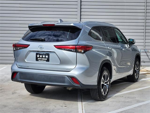 used 2022 Toyota Highlander car, priced at $34,288