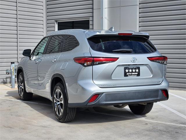 used 2022 Toyota Highlander car, priced at $34,288