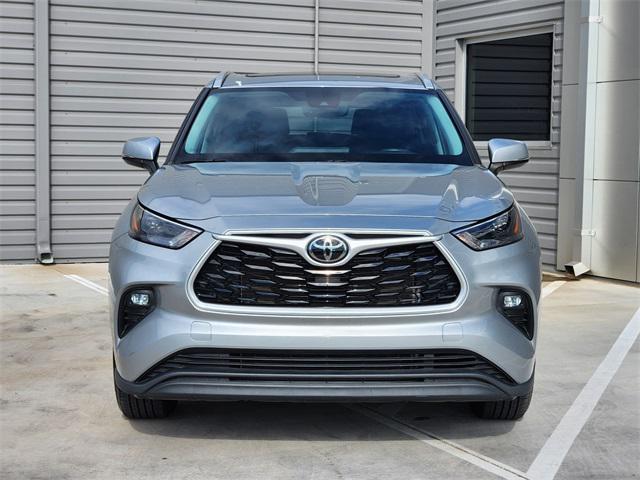 used 2022 Toyota Highlander car, priced at $34,288