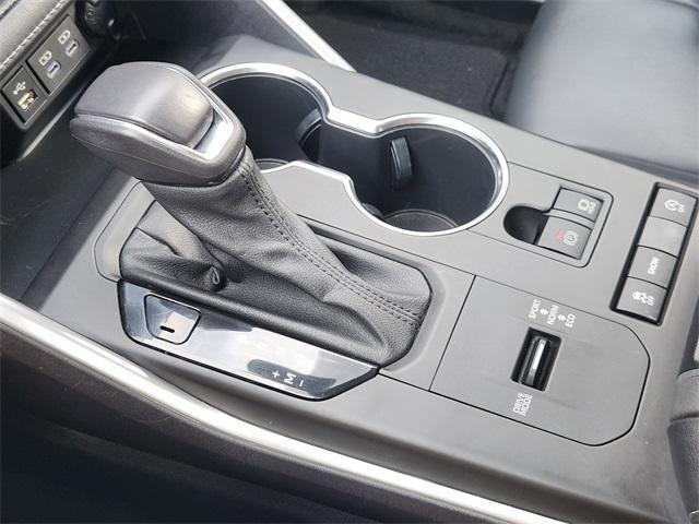 used 2022 Toyota Highlander car, priced at $34,288