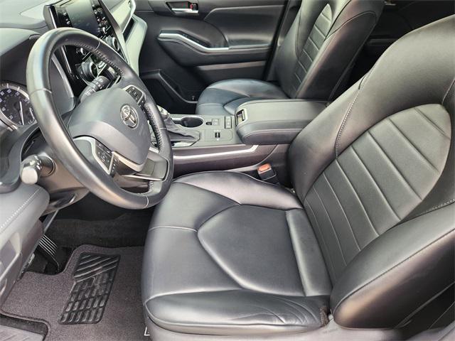 used 2022 Toyota Highlander car, priced at $34,288