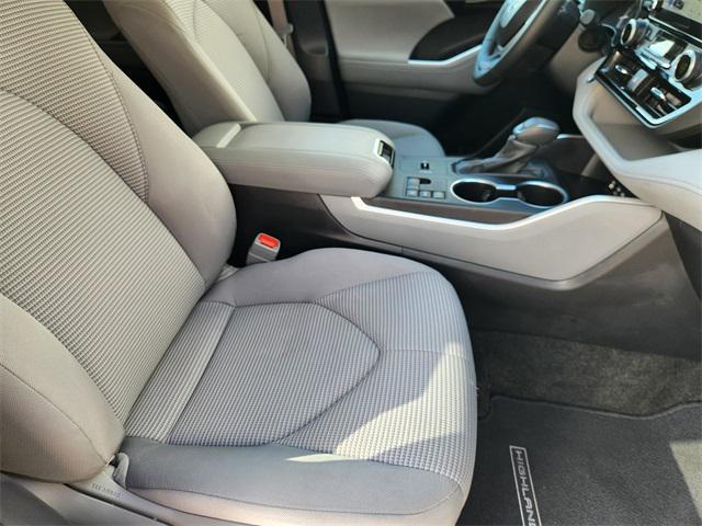 used 2024 Toyota Highlander car, priced at $32,995