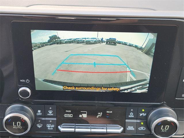 used 2024 Toyota Highlander car, priced at $32,995