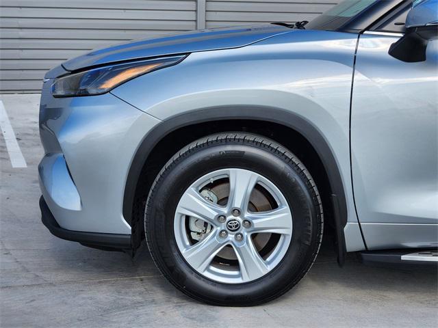 used 2024 Toyota Highlander car, priced at $32,995