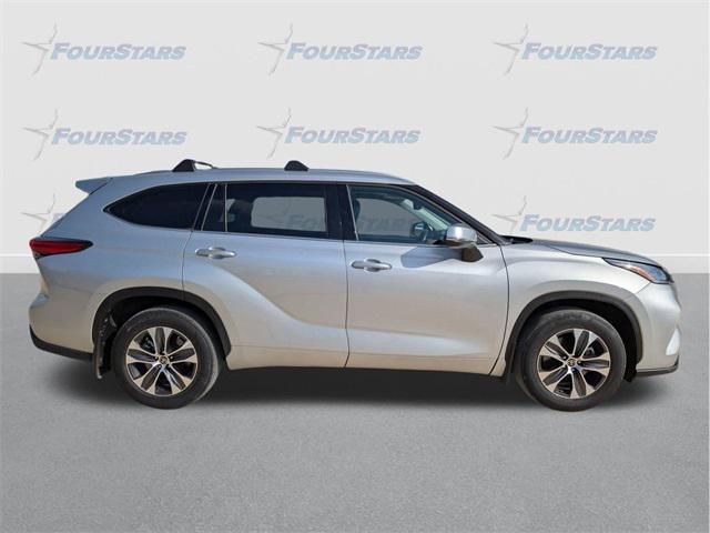 used 2021 Toyota Highlander car, priced at $31,888