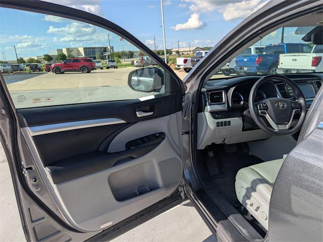 used 2018 Toyota Highlander car, priced at $23,888