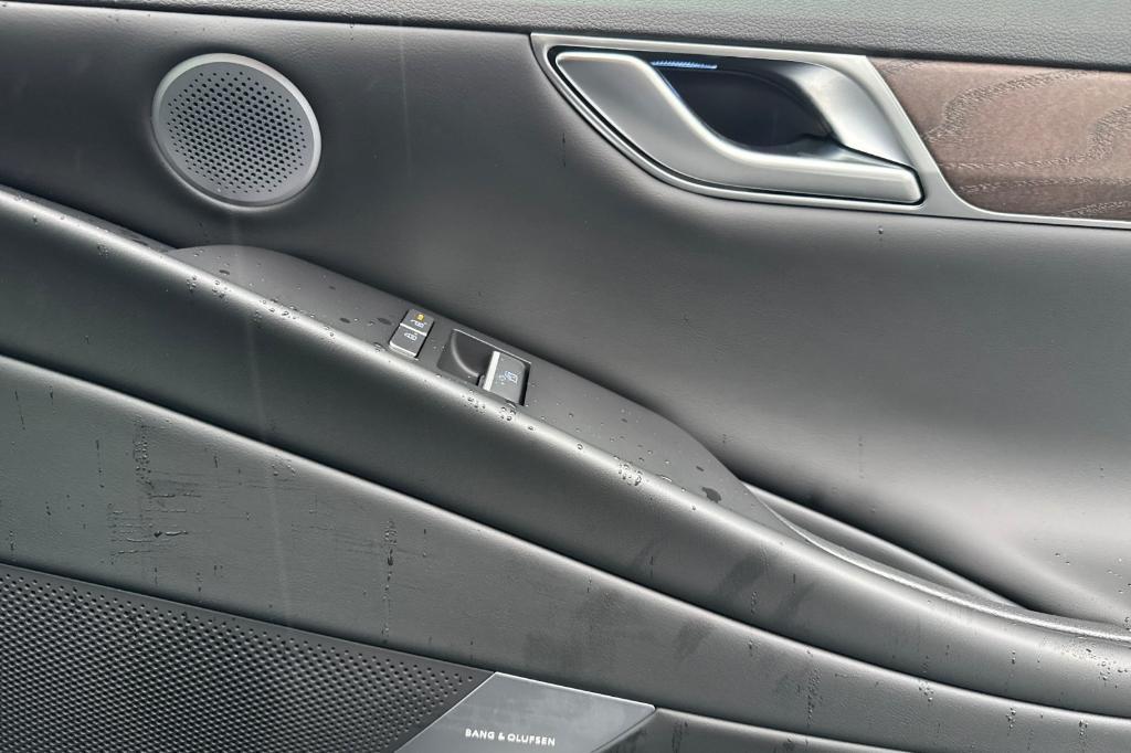 new 2025 Genesis G80 car, priced at $60,960