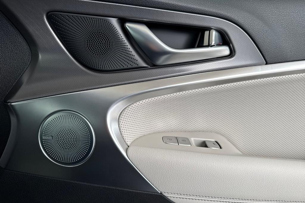 new 2025 Genesis G70 car, priced at $52,951