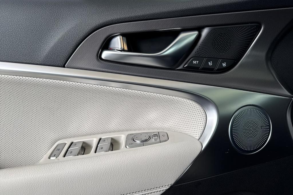 new 2025 Genesis G70 car, priced at $52,951