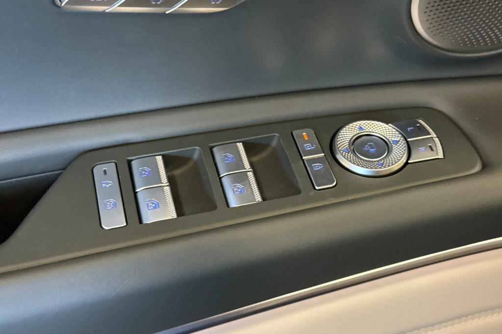 new 2025 Genesis GV80 Coupe car, priced at $88,605