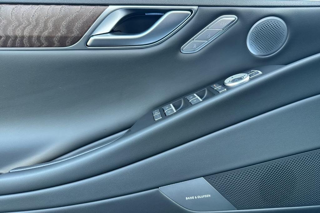 new 2025 Genesis G80 car, priced at $61,045