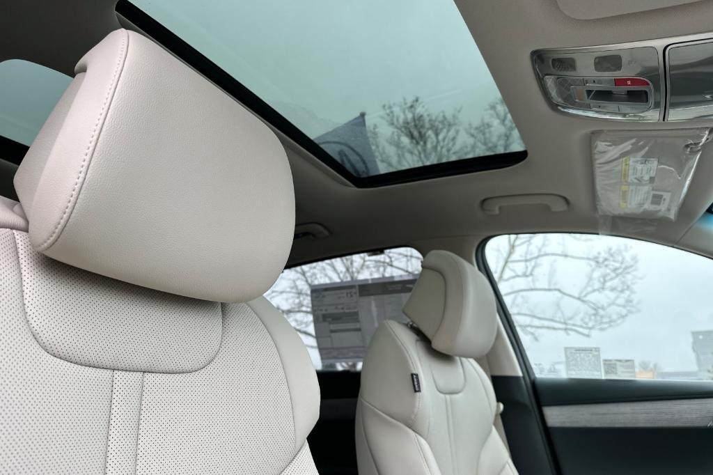 new 2025 Genesis GV80 car, priced at $62,430