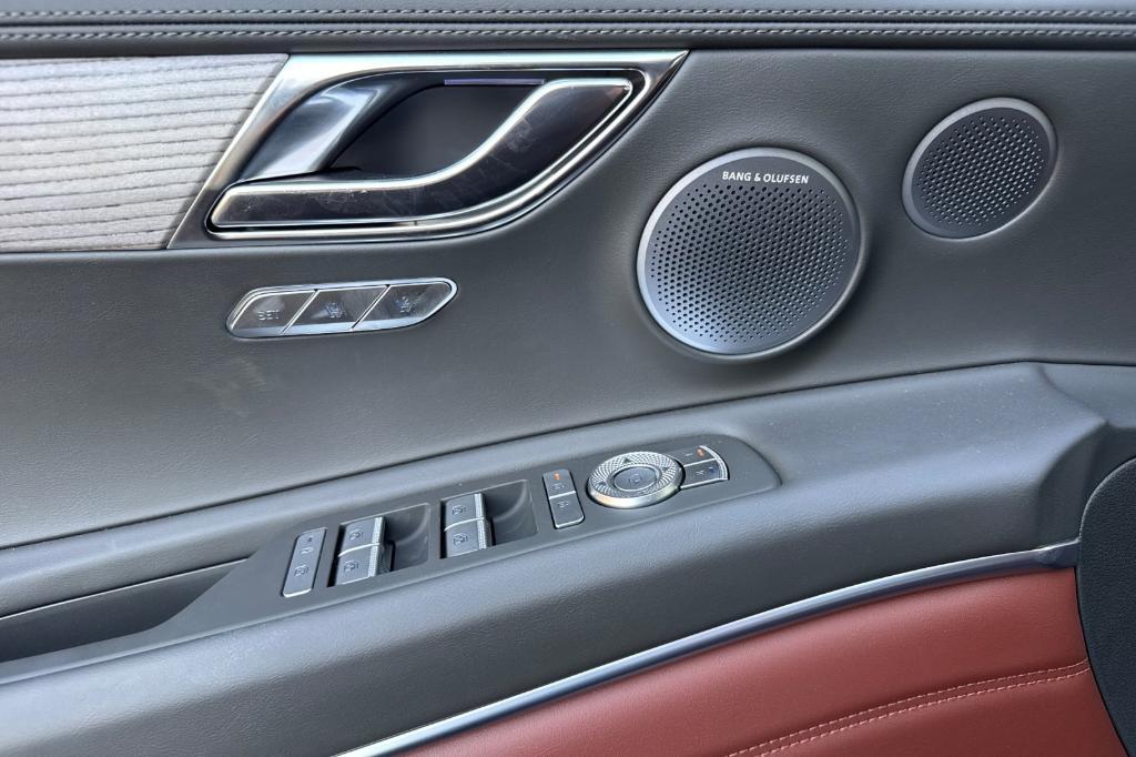 new 2025 Genesis GV80 car, priced at $78,575