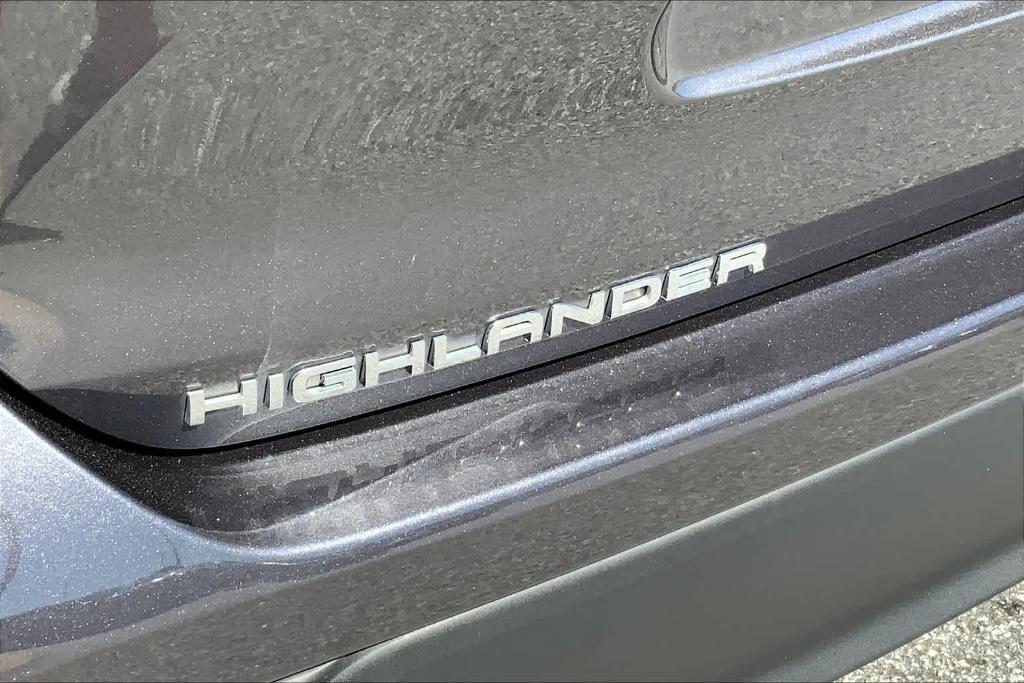 used 2022 Toyota Highlander car, priced at $34,325