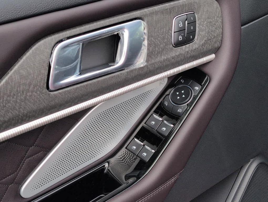 new 2025 Ford Explorer car, priced at $55,802