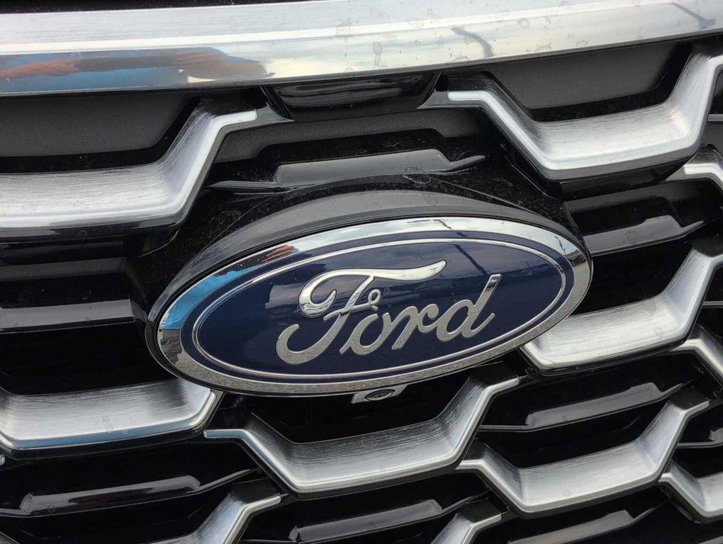 new 2025 Ford Explorer car, priced at $55,802