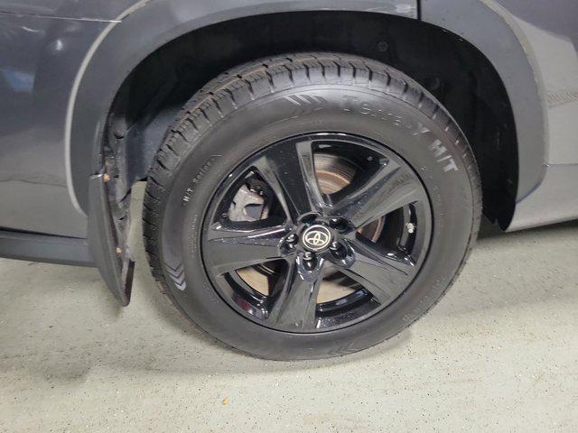 used 2022 Toyota Highlander car, priced at $30,987