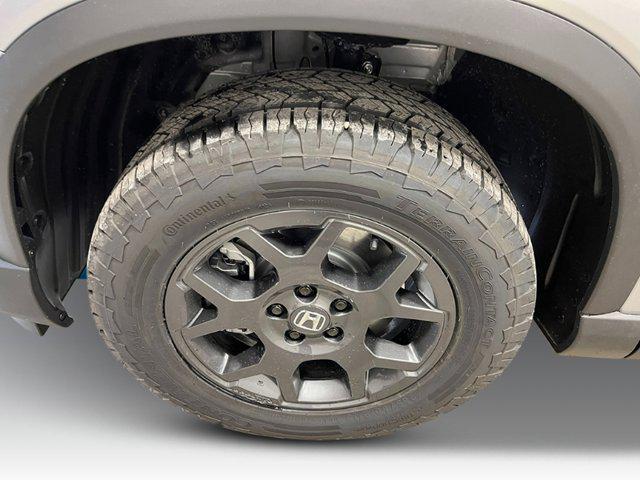 new 2025 Honda Pilot car, priced at $45,243