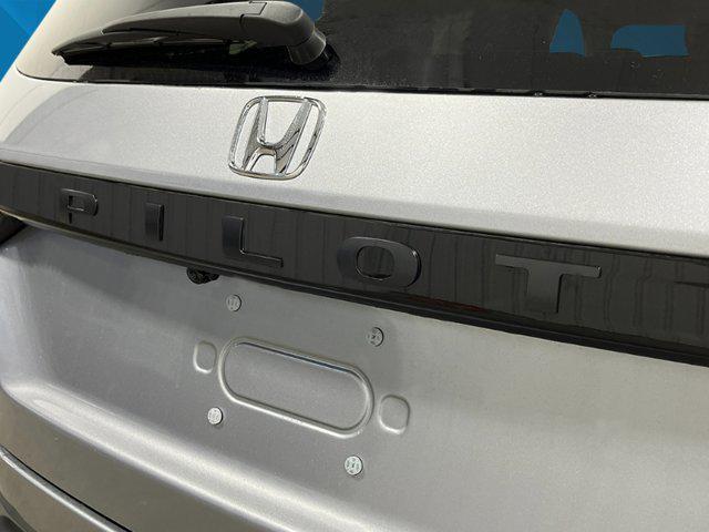 new 2025 Honda Pilot car, priced at $45,243
