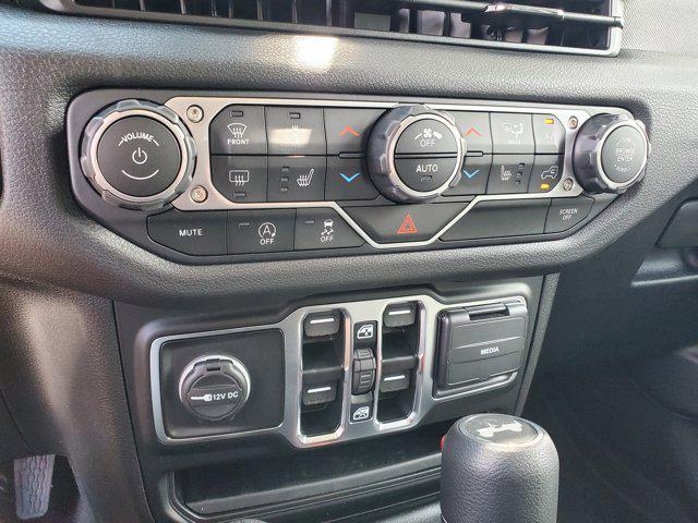new 2025 Jeep Wrangler car, priced at $46,986