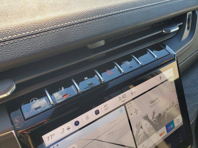 new 2025 Jeep Grand Cherokee car, priced at $38,648