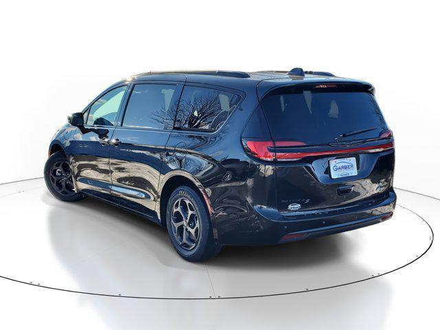 new 2025 Chrysler Pacifica Hybrid car, priced at $41,144