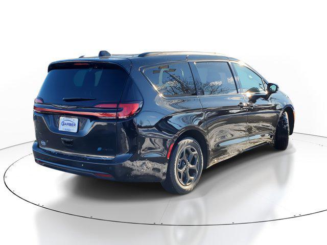 new 2025 Chrysler Pacifica Hybrid car, priced at $41,144