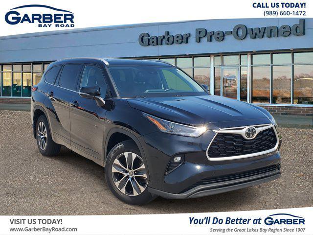 used 2022 Toyota Highlander car, priced at $36,788