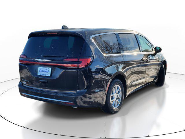 new 2025 Chrysler Pacifica car, priced at $47,954