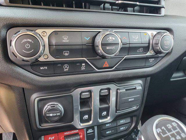 new 2025 Jeep Wrangler car, priced at $39,926