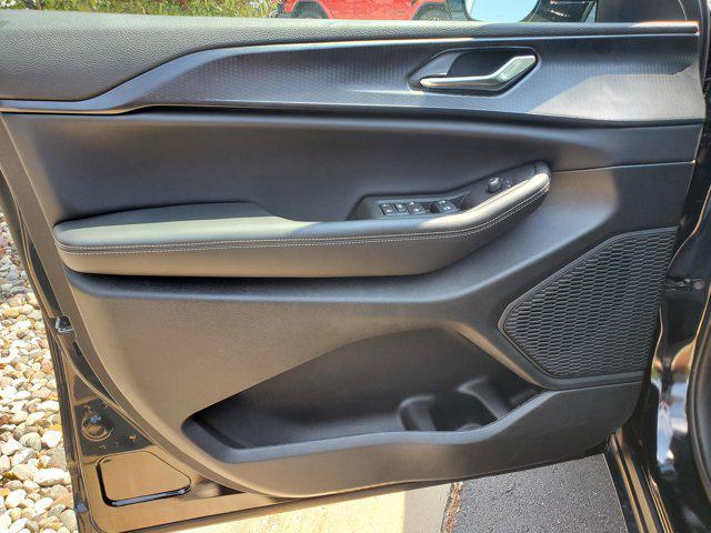 new 2025 Jeep Grand Cherokee car, priced at $44,850
