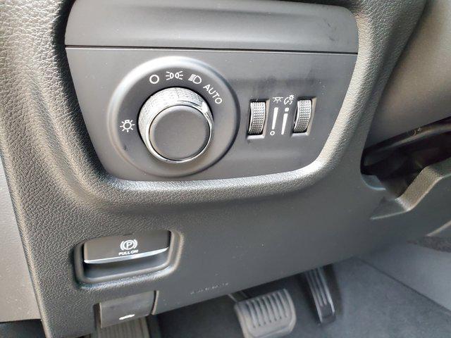 new 2025 Jeep Grand Cherokee car, priced at $40,547