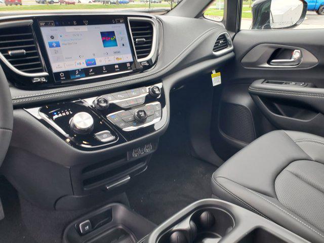 new 2025 Chrysler Pacifica car, priced at $44,968