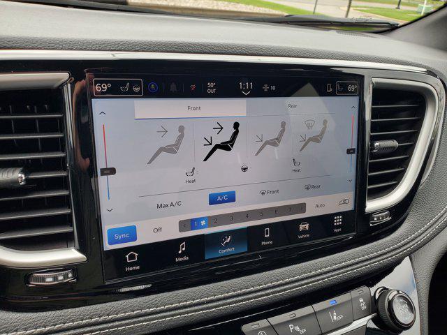 new 2025 Chrysler Pacifica car, priced at $44,968