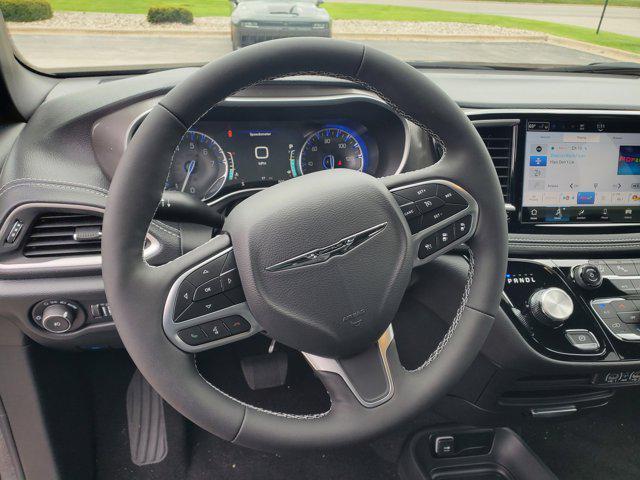 new 2025 Chrysler Pacifica car, priced at $44,968