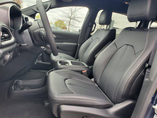 new 2025 Chrysler Pacifica car, priced at $44,968