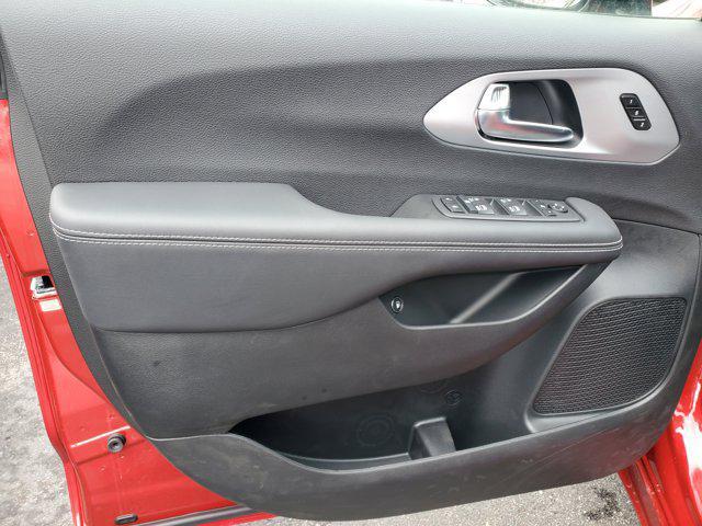 new 2025 Chrysler Pacifica Hybrid car, priced at $46,751