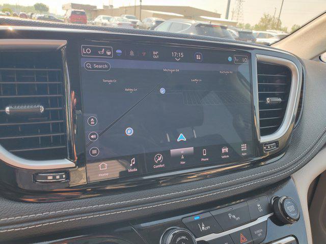 used 2021 Chrysler Pacifica Hybrid car, priced at $25,450