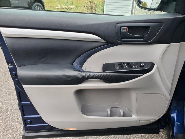 used 2014 Toyota Highlander car, priced at $15,987